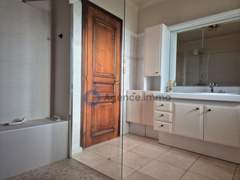 Villa - 240 m² - 7 pièces