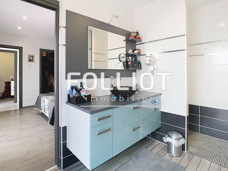 Maison - 224 m² - 8 pièces