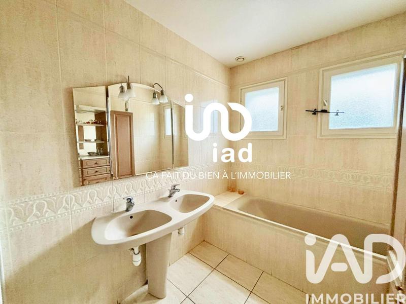 Maison - 220 m² - 8 pièces