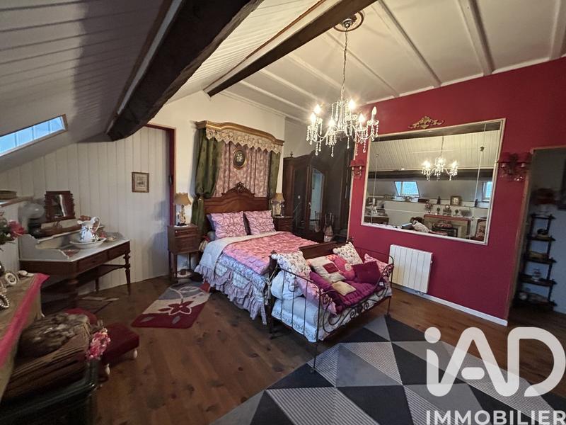 Maison - 255 m² - 16 pièces