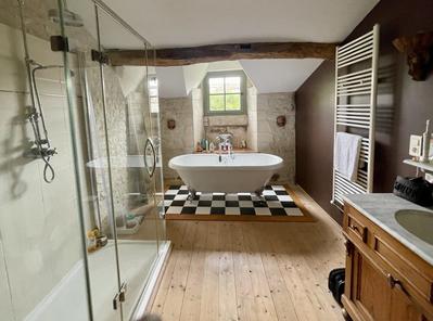 Maison - 220 m² - 6 pièces