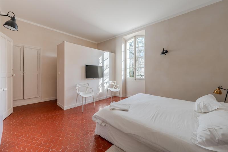 Maison - 330 m² - 8 pièces