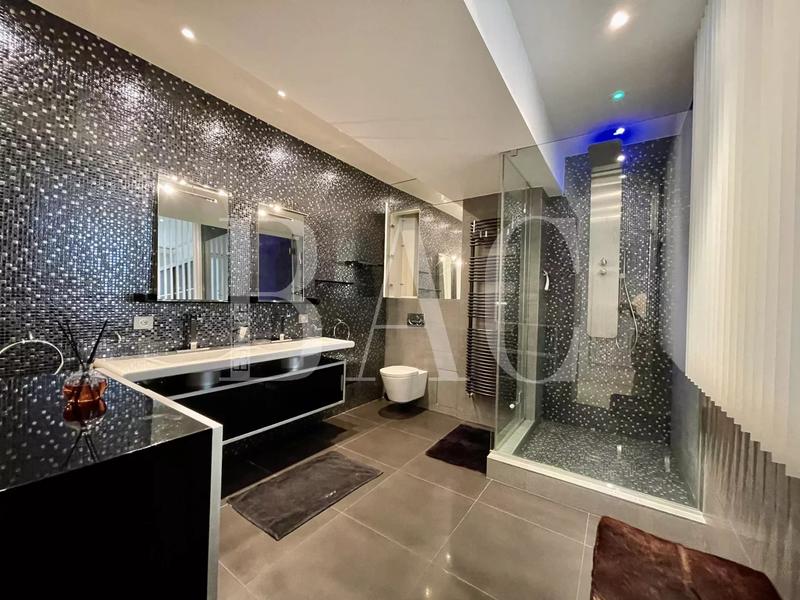 Appartement - 230 m² - 6 pièces