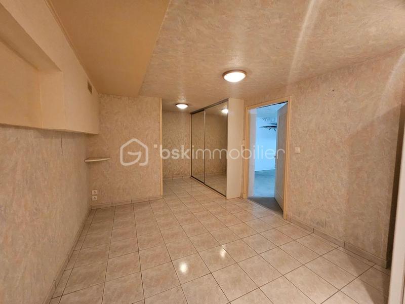 Maison traditionnelle - 184 m² - 6 pièces