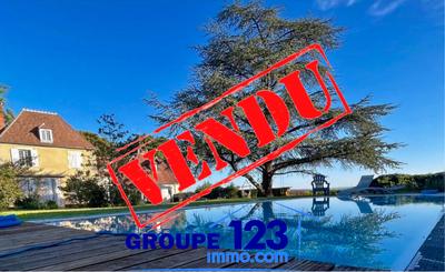 Maison - 211 m² - 8 pièces