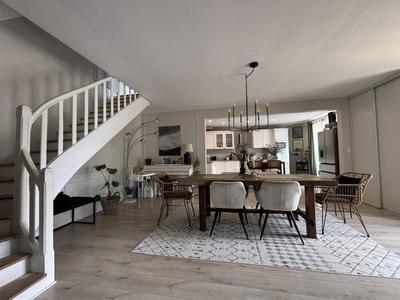 Maison - 180 m² - 5 pièces