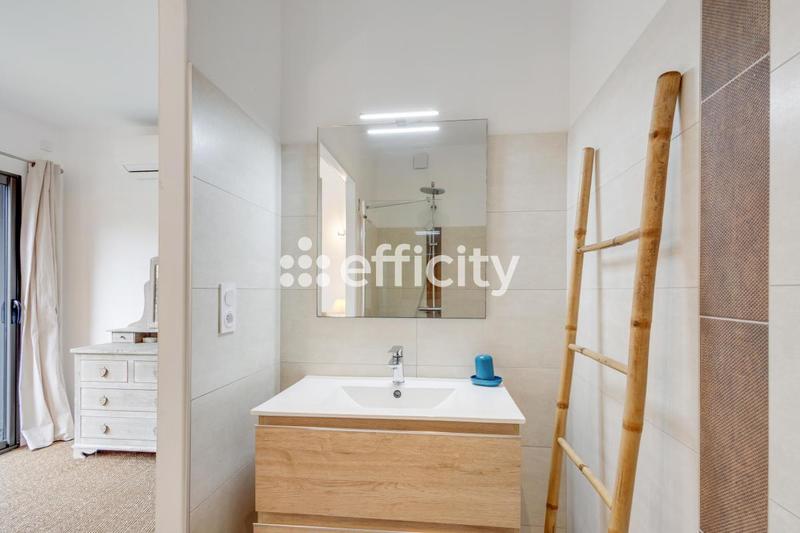 Maison - 211 m² - 7 pièces