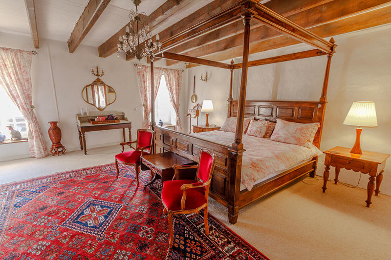 Maison - 330 m² - 8 pièces