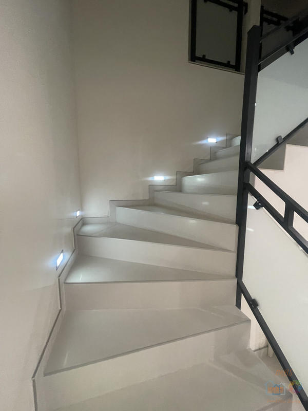 Maison - 180 m² - 5 pièces