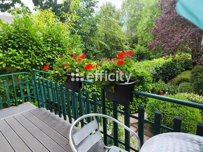 Maison - 284 m² - 10 pièces