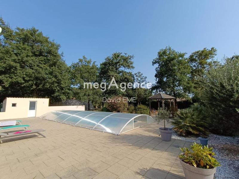 Maison traditionnelle - 192 m² - 9 pièces