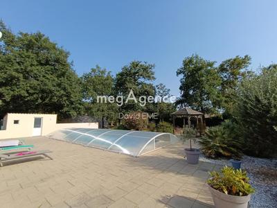 Maison traditionnelle - 192 m² - 9 pièces