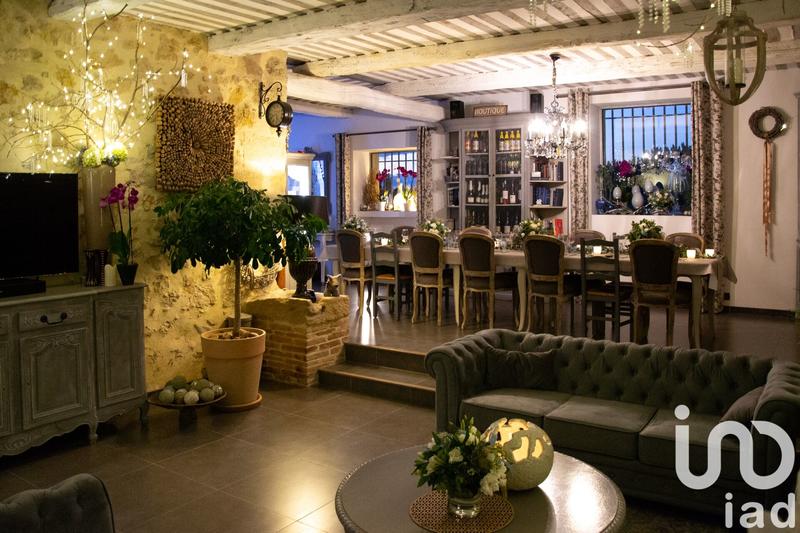 Maison - 680 m² - 18 pièces