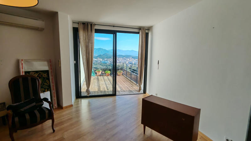 Appartement - 99 m² - 4 pièces