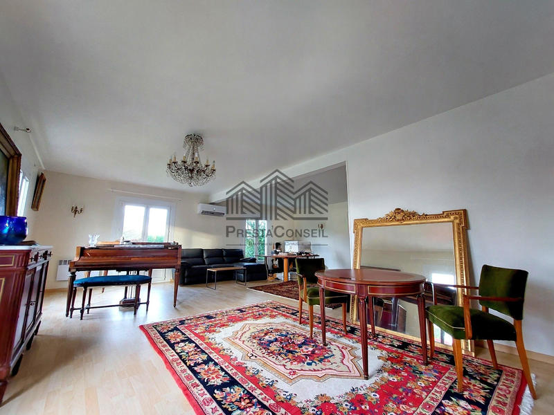 Maison - 214 m² - 7 pièces