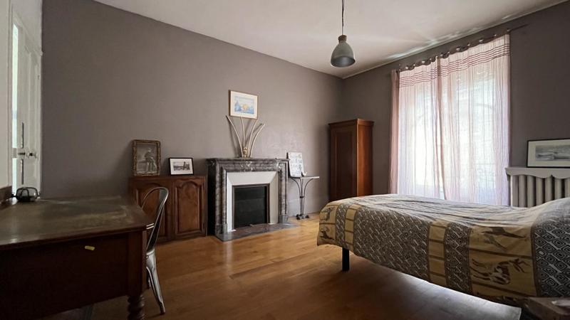 Maison - 205 m² - 8 pièces