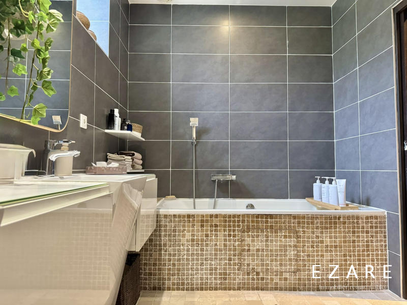 Maison - 210 m² - 5 pièces