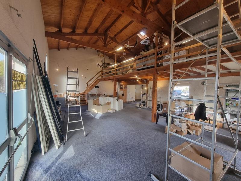 Local commercial - 236 m² - 4 pièces