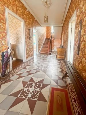 Maison - 301 m² - 10 pièces