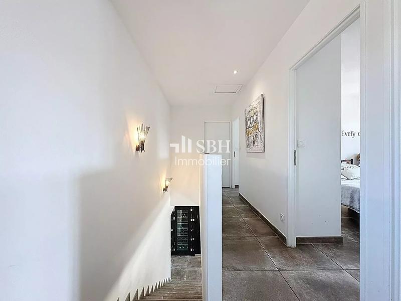 Villa - 211 m² - 10 pièces