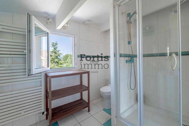 Maison - 230 m² - 6 pièces