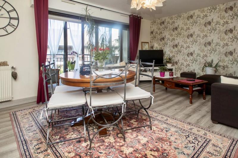 Appartement - 90 m² - 3 pièces