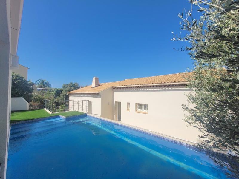 Maison - 256 m² - 8 pièces