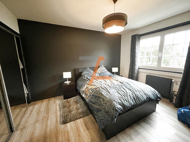 Maison - 237 m² - 9 pièces