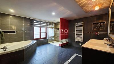 Propriété - 200 m² - 7 pièces