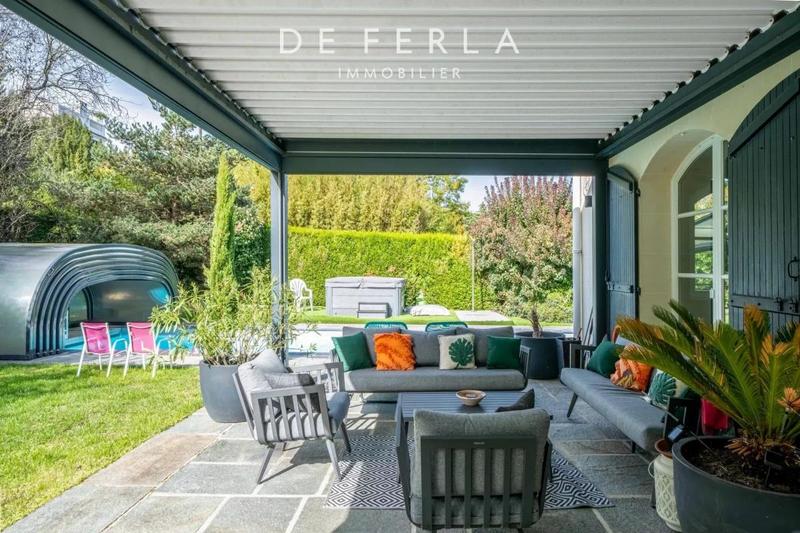 Villa - 370 m² - 8 pièces