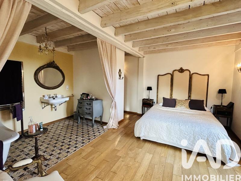 Maison - 240 m² - 8 pièces