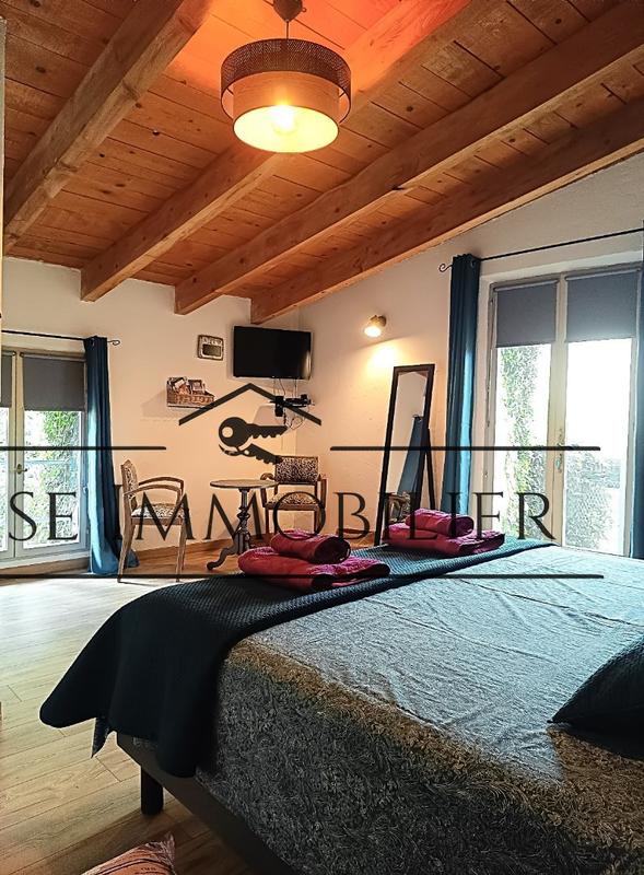 Maison - 218 m² - 9 pièces