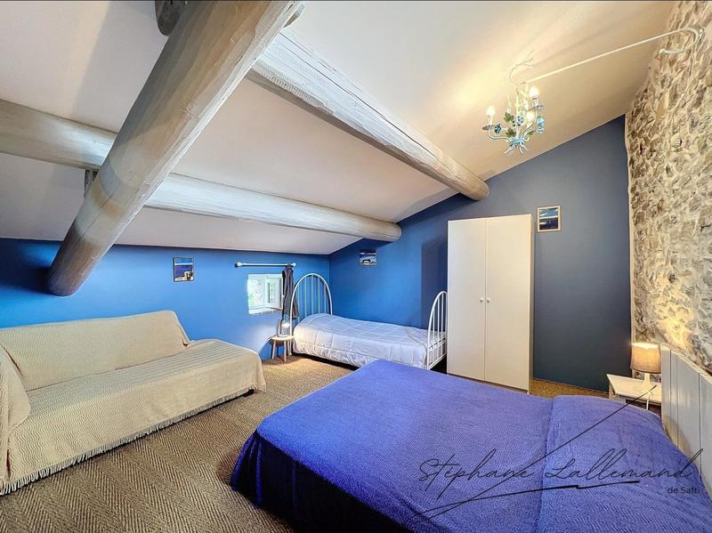 Maison - 299 m² - 11 pièces