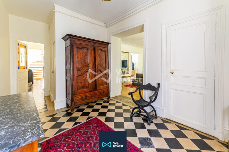 Maison - 272 m² - 9 pièces