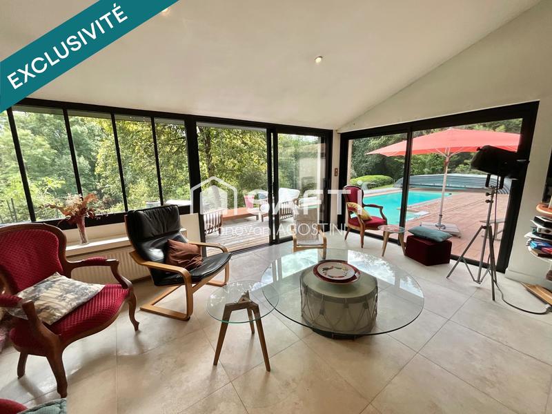 Maison - 239 m² - 7 pièces