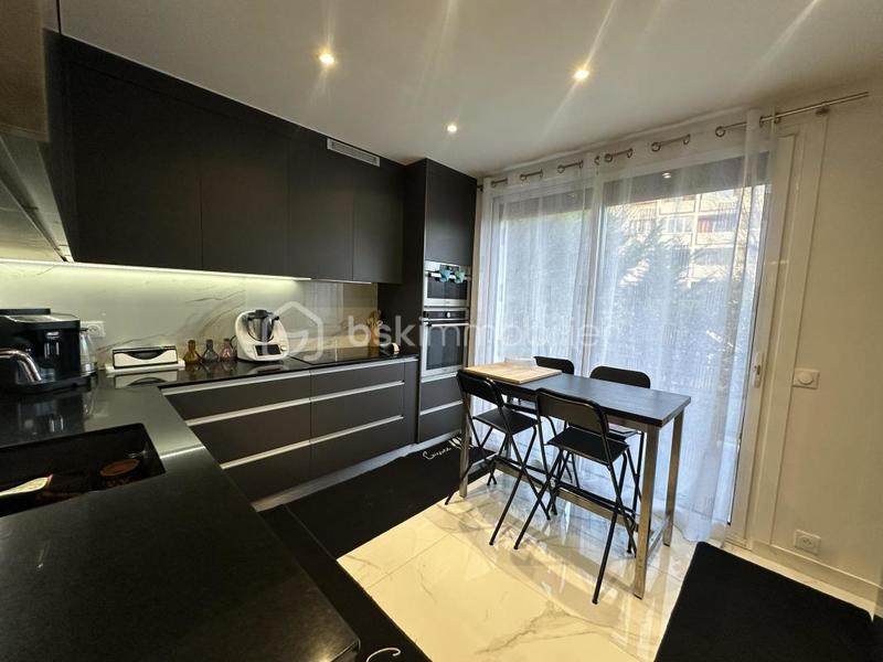 Maison - 140 m² - 8 pièces