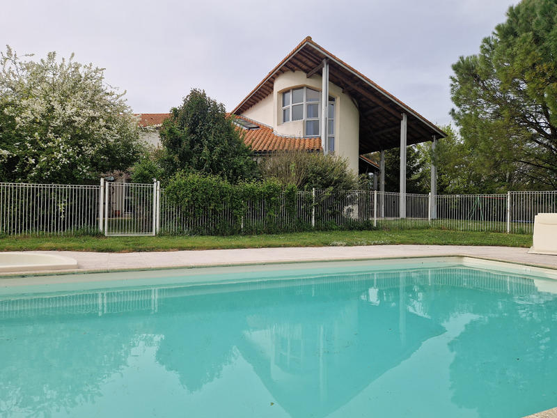 Maison - 246 m² - 10 pièces