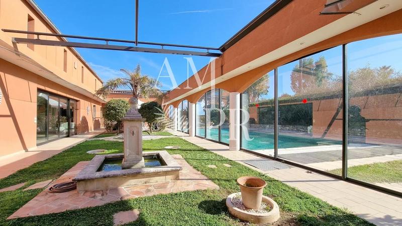 Villa - 389 m² - 10 pièces