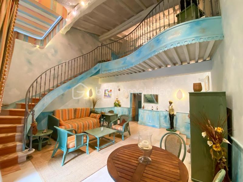 Demeure - 1 500 m² - 25 pièces