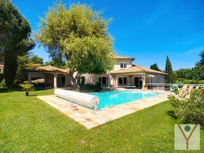 Maison - 258 m² - 7 pièces