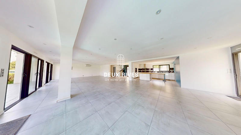 Maison contemporaine - 350 m² - 10 pièces
