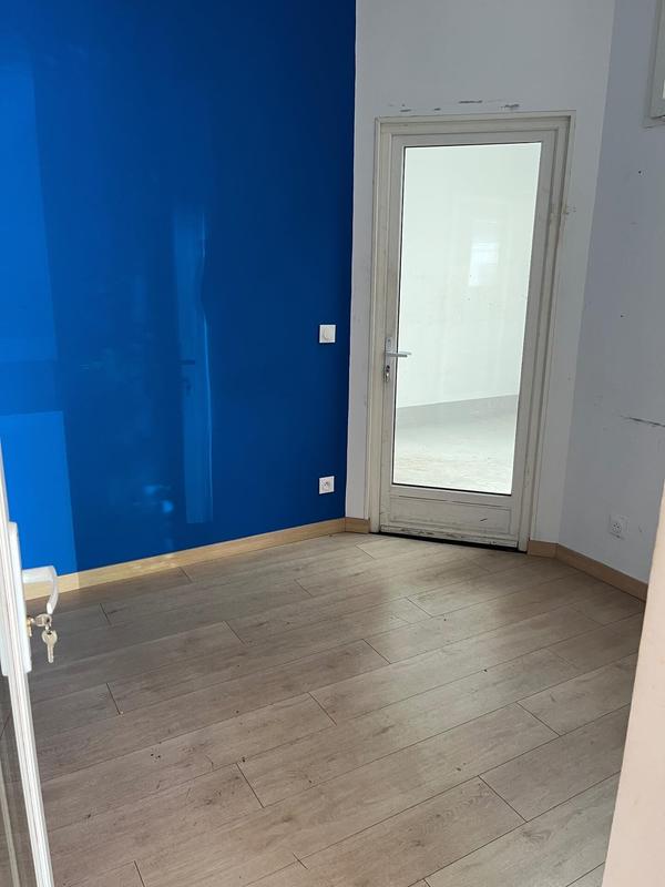 Local commercial - 97 m² - 3 pièces