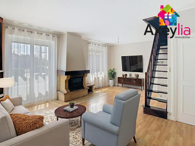 Maison - 94 m² - 8 pièces