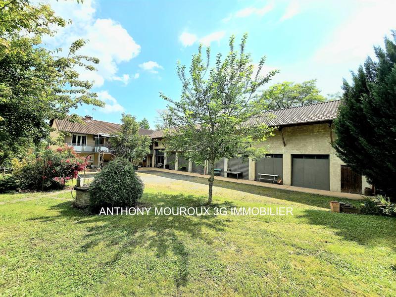 Maison - 195 m² - 9 pièces