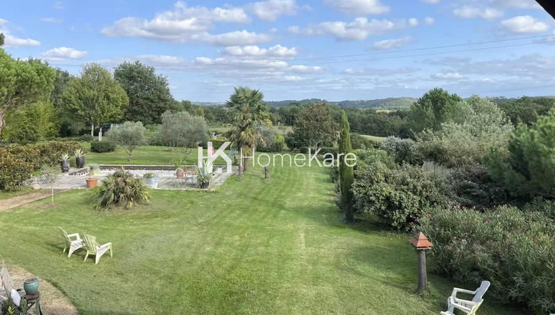 Maison - 255 m² - 10 pièces