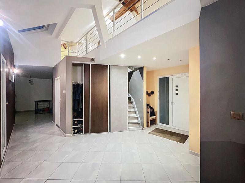 Maison - 260 m² - 10 pièces