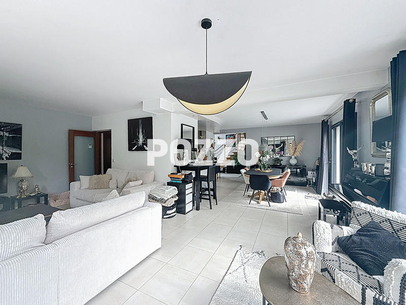 Maison - 200 m² - 6 pièces