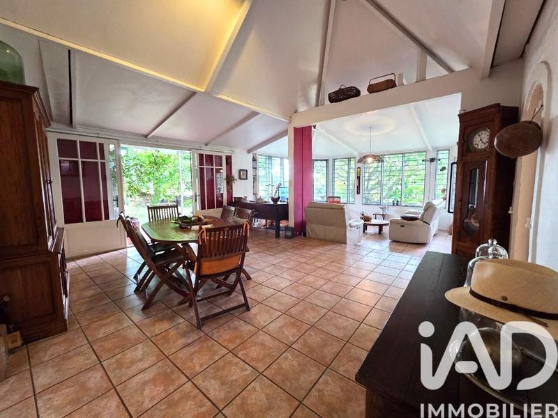 Maison - 250 m² - 7 pièces