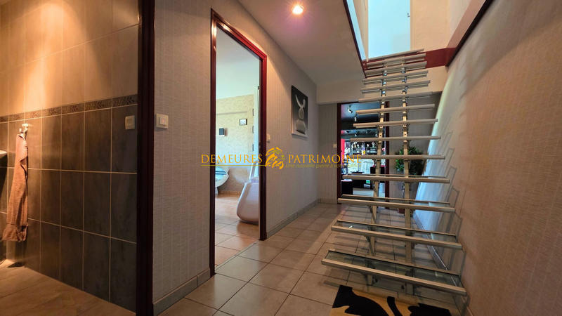 Maison - 700 m² - 9 pièces