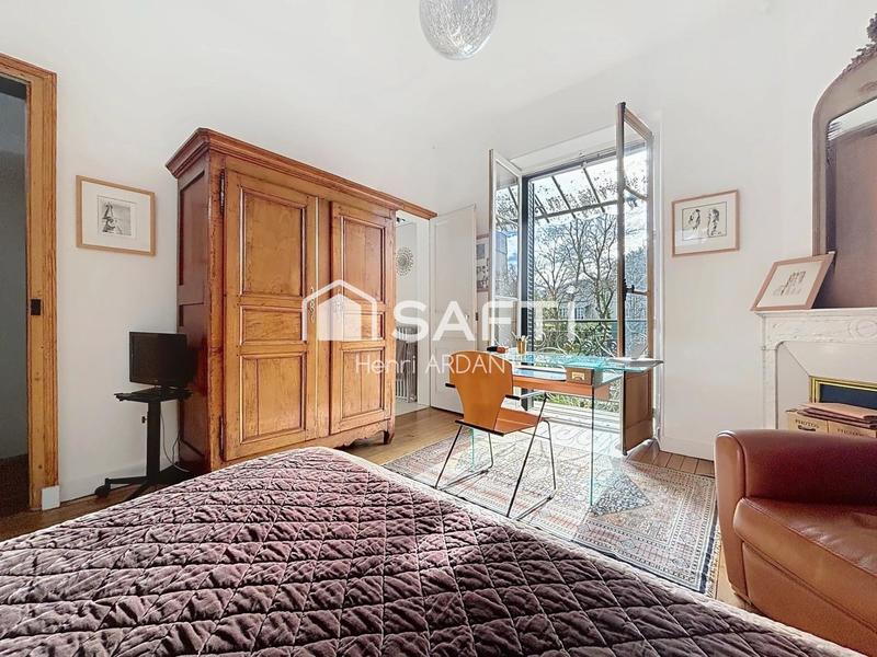 Maison - 250 m² - 8 pièces